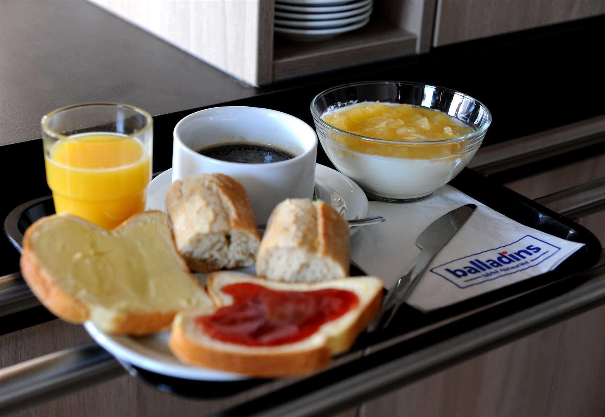 Welcomotel Les Mureaux Bagian luar foto