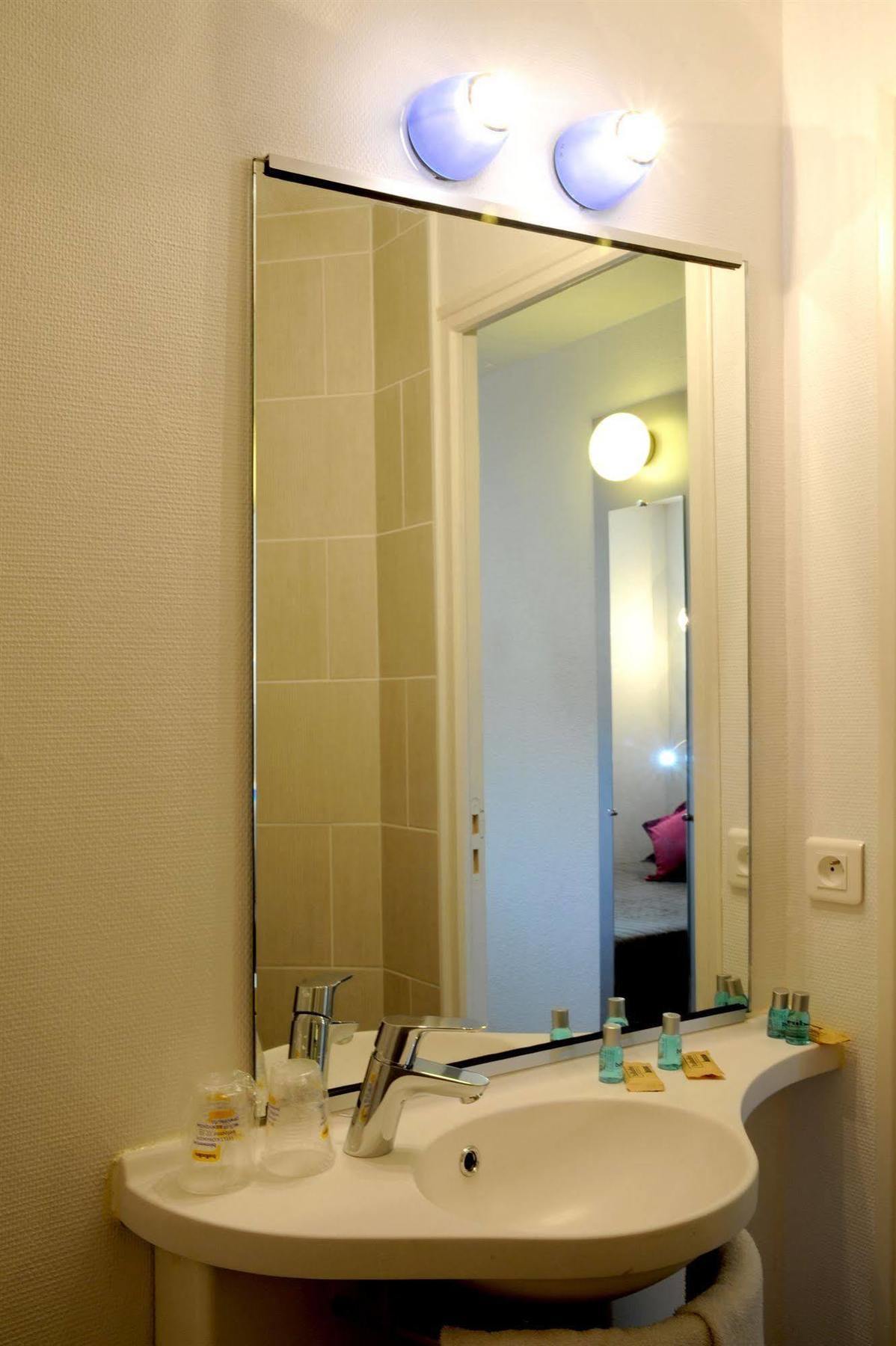 Welcomotel Les Mureaux Bagian luar foto